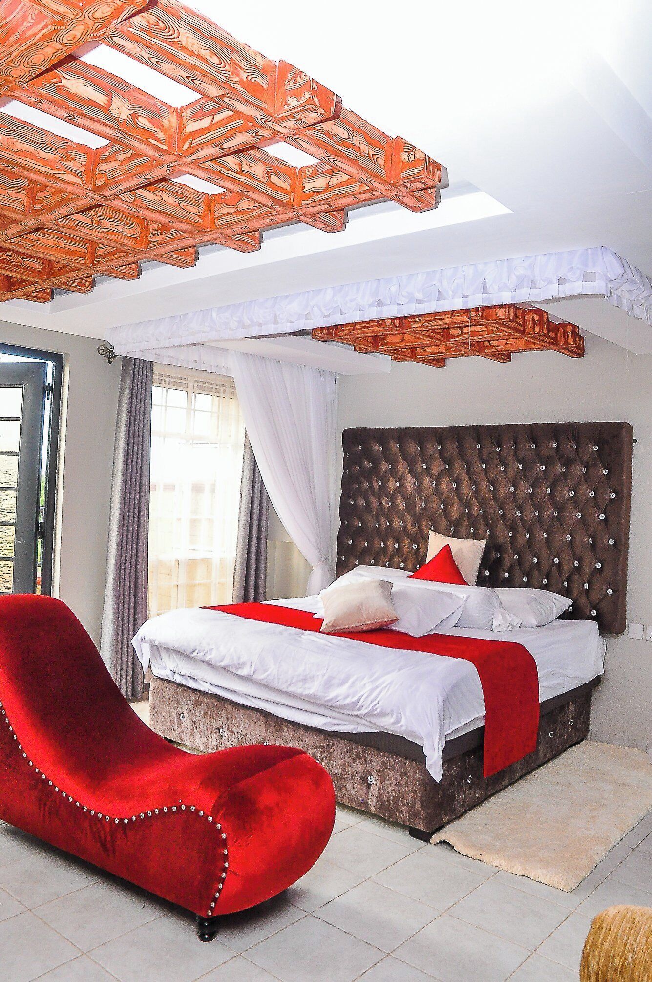 واي فاي مجانًا وملاءات أسرّة