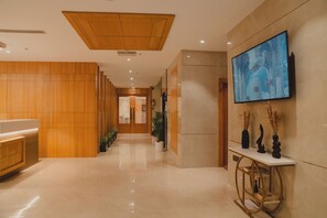 Lobby - Hotel Siddharth Grand (Varanasi)