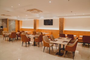 Dining - Hotel Siddharth Grand (Varanasi)