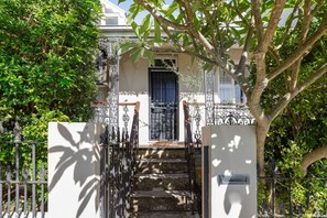 Exterior - Bright & Spacious Home, Near to Sydney CBD (McMahons Point)