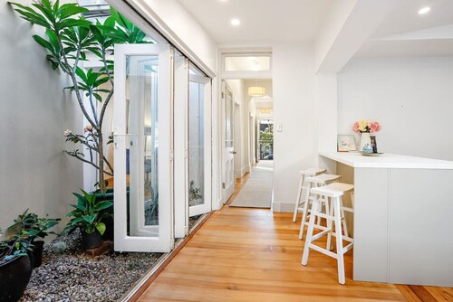Bright & Spacious Home, Near to Sydney CBD