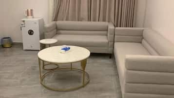 Leilighet, balkong, byutsikt | Oppholdsområde