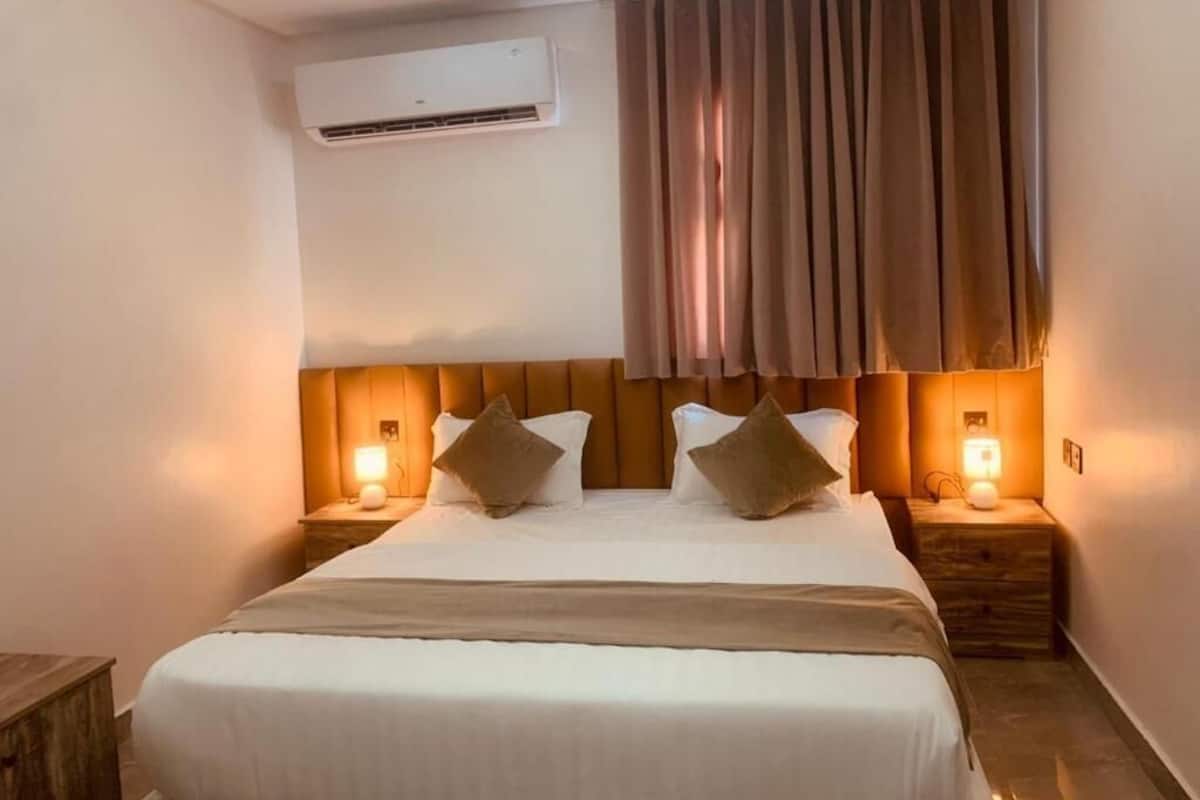 Leilighet, balkong, byutsikt | Strykejern/-brett, wi-fi (inkludert) og rullestolvennlig