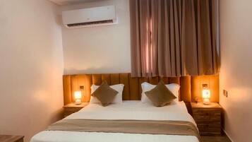 Leilighet, balkong, byutsikt | Strykejern/-brett, wi-fi (inkludert) og rullestolvennlig