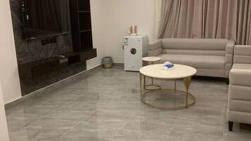 Leilighet, balkong, byutsikt | Oppholdsområde