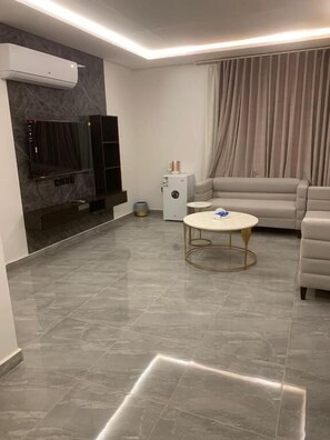 Huoneisto, parveke, kaupunkinäköala | Oleskelualue