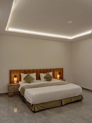 Leilighet, balkong, byutsikt | Strykejern/-brett, wi-fi (inkludert) og rullestolvennlig