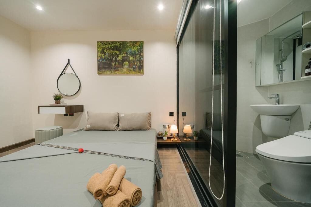 Artículos del minibar gratis y decoración personalizada 