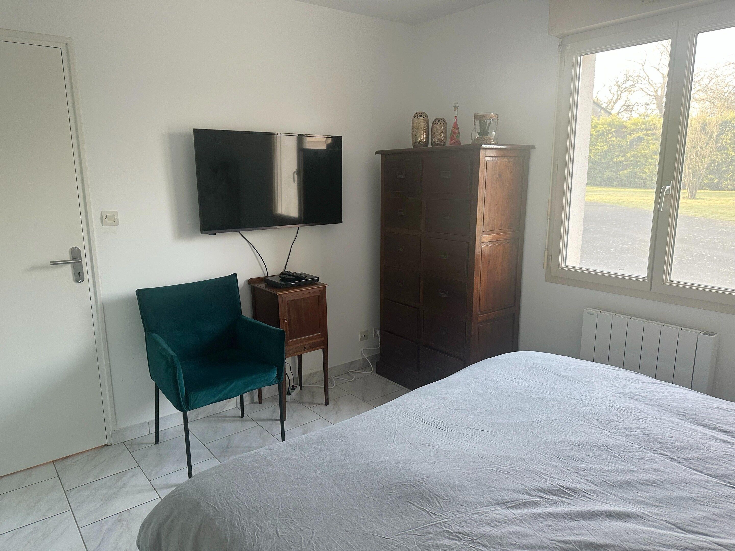 House | 5 bedrooms, individually furnished, bed sheets