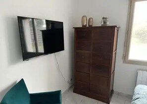 House | 5 bedrooms, individually furnished - Lovely Holiday Home in Loire for 10 (Mauges-sur-Loire)