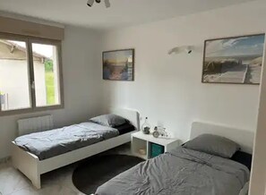 House | 5 bedrooms, individually furnished - Lovely Holiday Home in Loire for 10 (Mauges-sur-Loire)