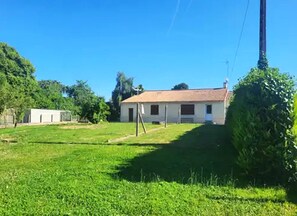 House | Exterior - Lovely Holiday Home in Loire for 10 (Mauges-sur-Loire)