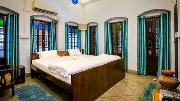 4 chambres, fer et planche à repasser, Wi-Fi, draps fournis