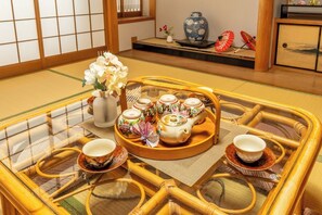 Interior - Akitsu 500 Kyocera Dome 10 min walk Dotonbori Kansai Airport Osaka Castle Kaiyukan USJ 1 transfer Family friendly Free parking 15 (大阪府大阪市西区境川１丁目)