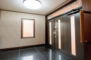 Interior - Akitsu 500 Kyocera Dome 10 min walk Dotonbori Kansai Airport Osaka Castle Kaiyukan USJ 1 transfer Family friendly Free parking 15 (大阪府大阪市西区境川１丁目)