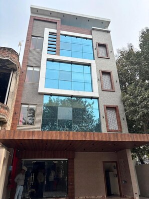 Front of property - Hotel Ramya (Varanasi)