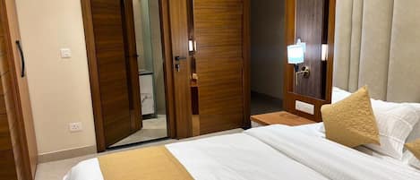 Deluxe Room, 1 King Bed | Free WiFi