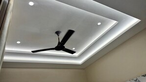 A ceiling with recessed lighting and a ceiling fan. - Hotel Ramya (Varanasi)