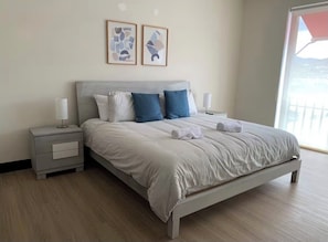 3 habitaciones, tabla de planchar con plancha, wifi y ropa de cama