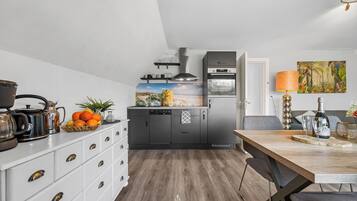 Kühlschrank, Ofen, Herdplatte, Geschirrspüler