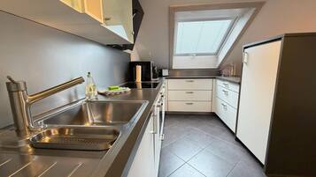 Kühlschrank, Ofen, Herdplatte, Geschirrspüler