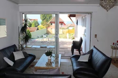 Casa Constantinus - Comfortable vacation home with garden and close to the lake in Uhldingen-