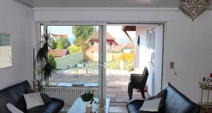 Casa Constantinus - Comfortable vacation home with garden and close to the lake in Uhldingen-