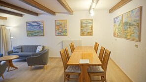 Interior - Comfortable vacation home with garden, terrace and family-friendly furnishings. (Garding)