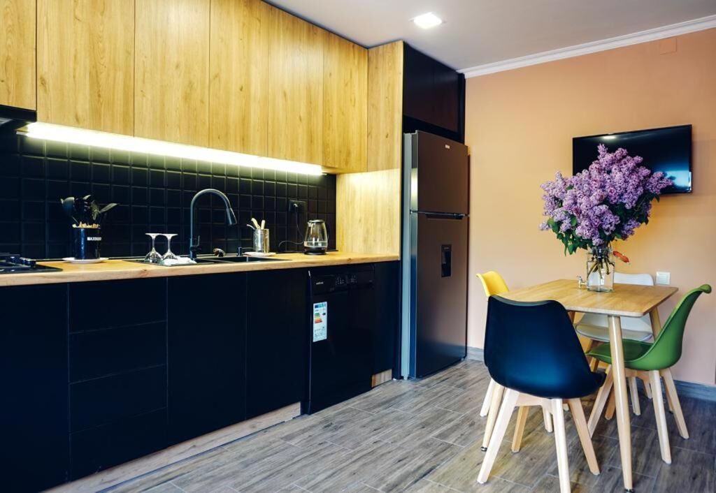 Deluxe House, Balcony, Mountain View | Private kitchen