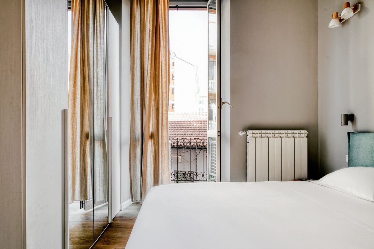 1 dormitori i planxa i posts de planxar 