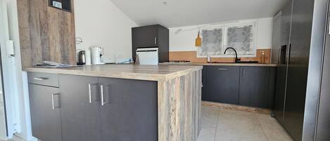 冰箱、微波炉、烤箱、炉灶