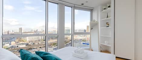 Fer et planche Ă repasser, accĂšs Ă Internet, literie fournie