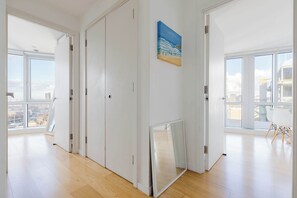 Interior - Bright 1BDR Flat By The River Thames (Greater London)