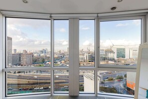 Interior - Bright 1BDR Flat By The River Thames (Greater London)