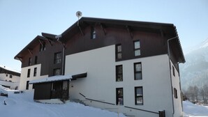Unclassified image, 3 of 12, button - Family studio with balcony for 4 people (Les Contamines-Montjoie)