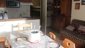 Unclassified image, 5 of 12, button - Family studio with balcony for 4 people (Les Contamines-Montjoie)