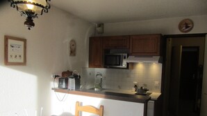 Unclassified image, 4 of 12, button - Family studio with balcony for 4 people (Les Contamines-Montjoie)