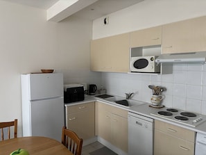 Microwave, stovetop, dishwasher, coffee/tea maker