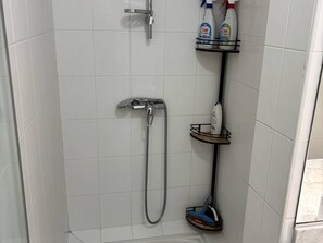 Bathroom - Central Apartment for 4 - Parking Included (Royan)