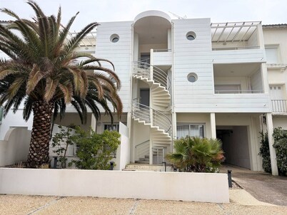 Central Apartment for 4 - Parking Included