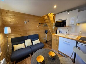 TV - Charming Studio Downtown - Cauterets 18sqm (Cauterets)