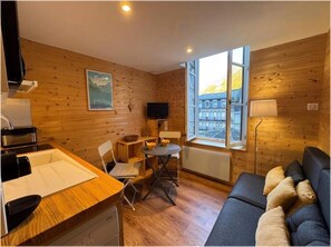TV - Charming Studio Downtown - Cauterets 18sqm (Cauterets)