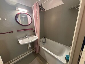 Hair dryer - 2-room Apartment with Cabin in Les Angles, close to shops (Les Angles)