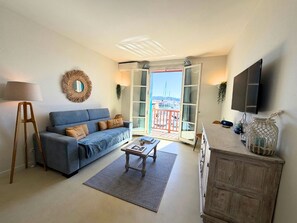 TV - 2-Bedroom Apartment with Air Conditioning and WIFI (Port Grimaud)