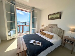 1 bedroom, free WiFi, bed sheets - 2-Bedroom Apartment with Air Conditioning and WIFI (Port Grimaud)