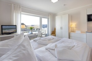 1 bedroom, bed sheets - Modern vacation apartment on Sylt with balcony, elevator and parking space (List auf Sylt)