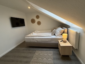 1 bedroom, free WiFi, bed sheets - Charming apartment S17 Bude 32 with open kitchen in the heart of Flensburg (Flensburg)