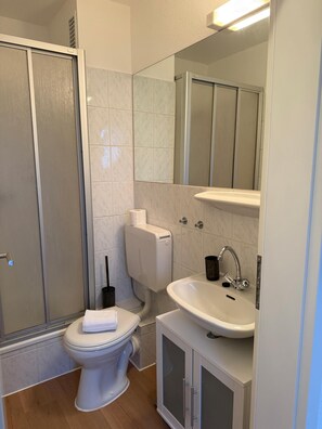 Shower, towels