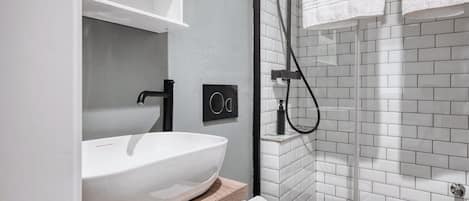 Shower, towels