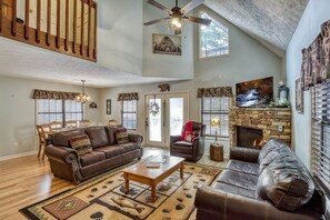 Smart TV, chimenea y videojuegos 